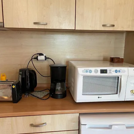 Spacious 1-bedroom On The 6th Floor דירה *